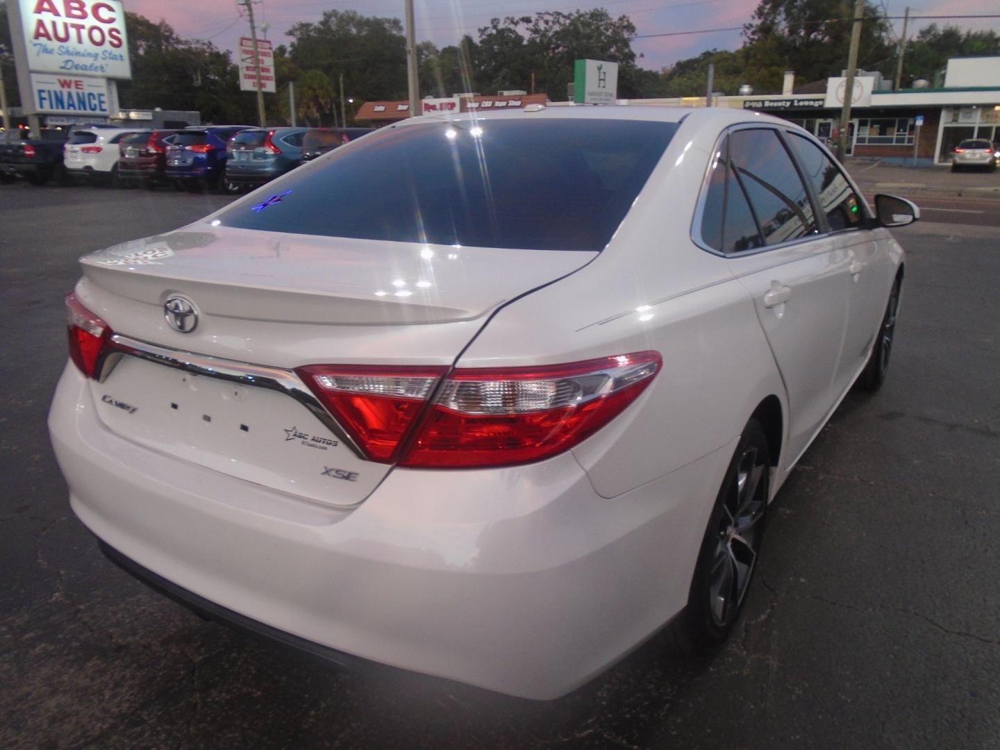 2017 Toyota Camry SE (4T1BF1FK5HU) with an 2.5L L4 DOHC 16V engine, 6A transmission, located at 6112 N Florida Avenue, Tampa, FL, 33604, (888) 521-5131, 27.954929, -82.459534 - Photo#3